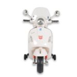 Лицензиран Детски Акумулаторен Мотор Vespa GTS Super, 12V4.5Ah, LED светлини - Image 4